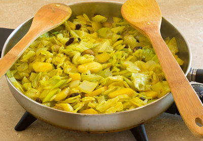 cabbage apple button mushrooms yellow onion celery raisins turmeric allspice curry