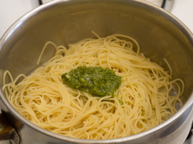 Pasta and pesto in pot.