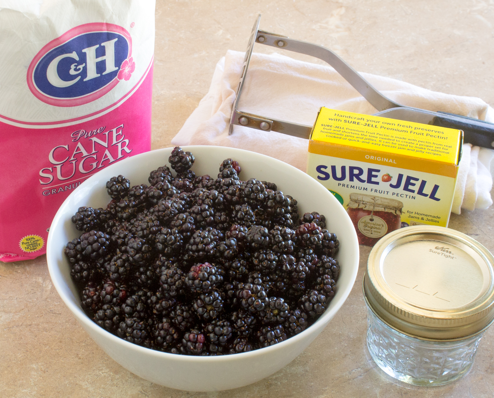 Ingredients: Sugar, blackberries, pectin, canning jars